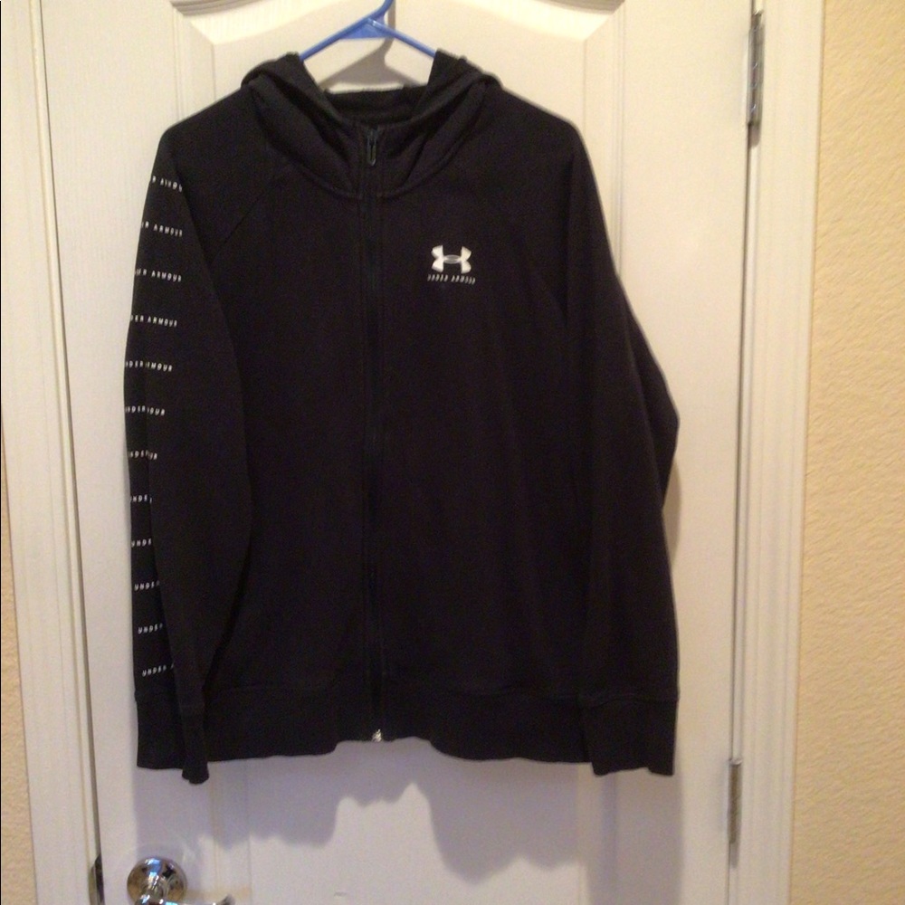 Under Armour hoodie (loose fit)